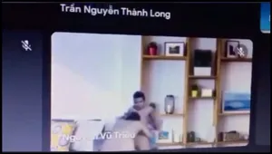 Học online quên không tắt camera lộ cảnh nhân tình đang liếm mút