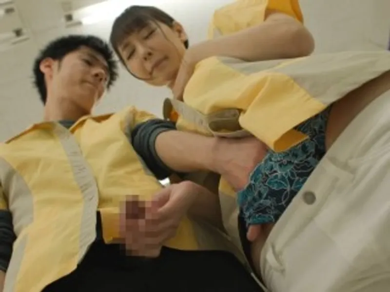 điên cuồng quan hệ cô đồng nghiệp dam dang trong siêu thị mini