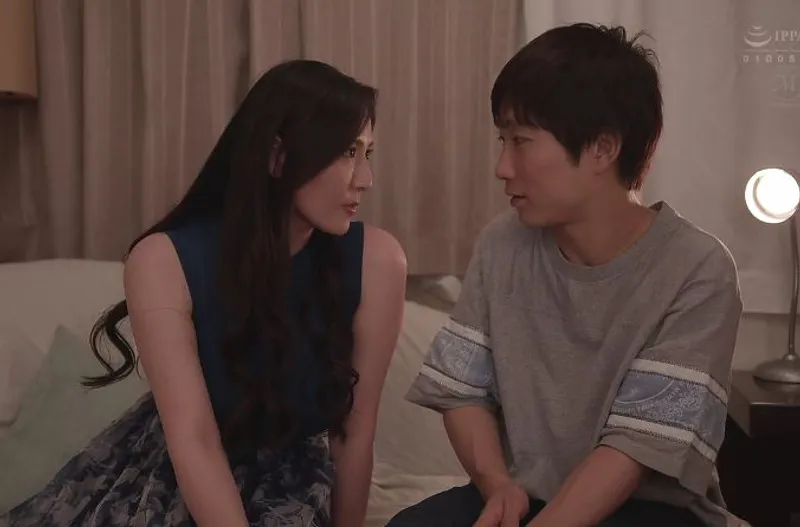 Chồng lạnh nhạt, cô vợ uống rượu rồi địt nhau với cậu sinh viên trẻ