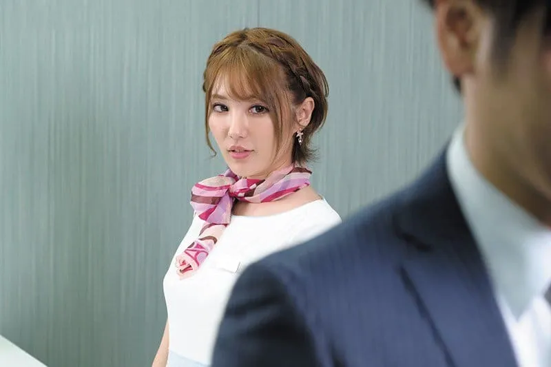 Cô lễ tân sexy sếp: “tiền bối ơi em đụ em có khoái hơn vợ yêu anh ?”