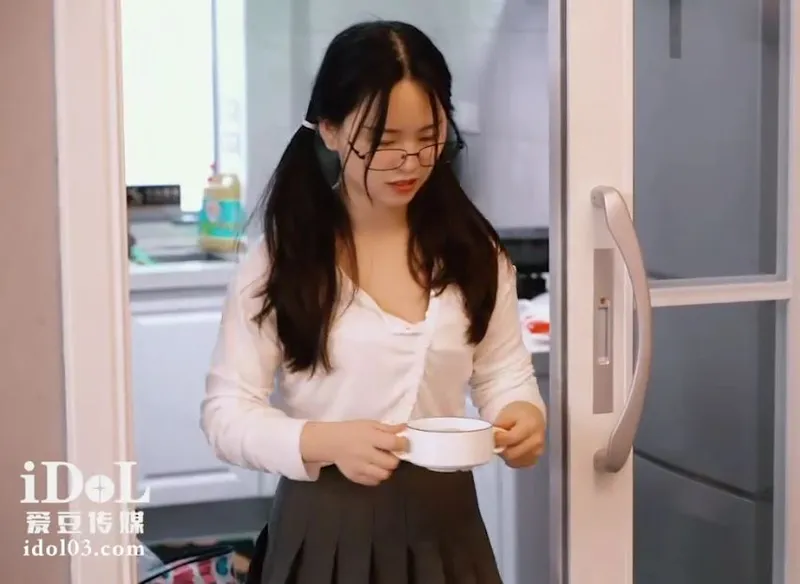 Cô bé về quê ăn tết bị bố dượng nắc vì càng lớn càng ngon