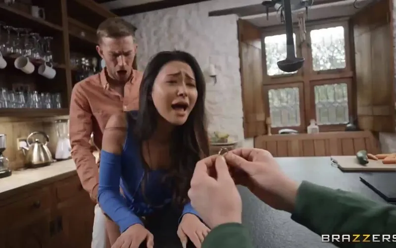 Lên đỉnh khi được gấu cầu hôn, nhưng có gì đó sai sai